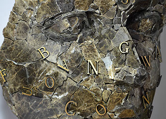 Giuseppe D'Angelo una scultura un viso in marmo emperador e lettere in bronzo 
