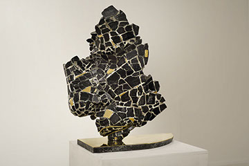 Giuseppe D'Angelo scultore opera in marmo nero e ottone