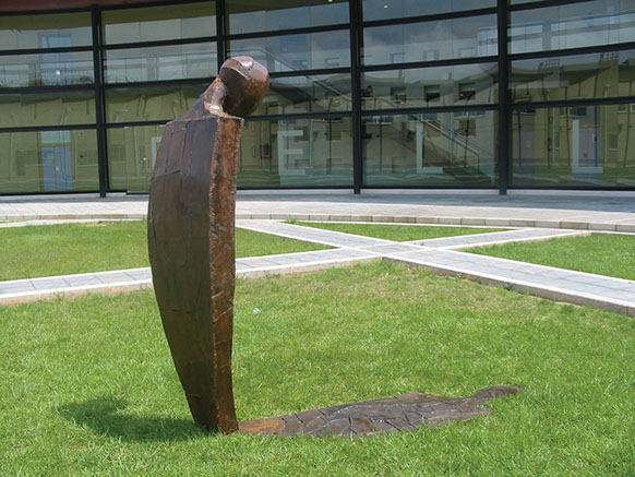 Giuseppe D'Angelo scultore opera in bronzo e tormalina nera