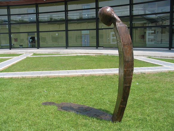 Giuseppe D'Angelo scultore opera in bronzo e tormalina nera