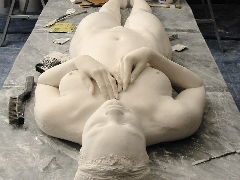 Giuseppe D'Angelo Scultura in cera nera realizzata per Vanessa Beecroft