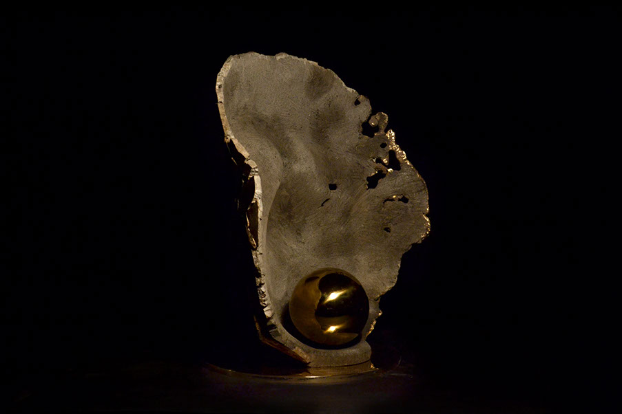 Giuseppe D'Angelo scultura un viso in bronzo e marmo emperador