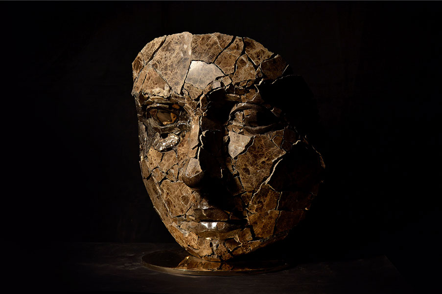 Giuseppe D'Angelo scultura un viso in bronzo e marmo emperador