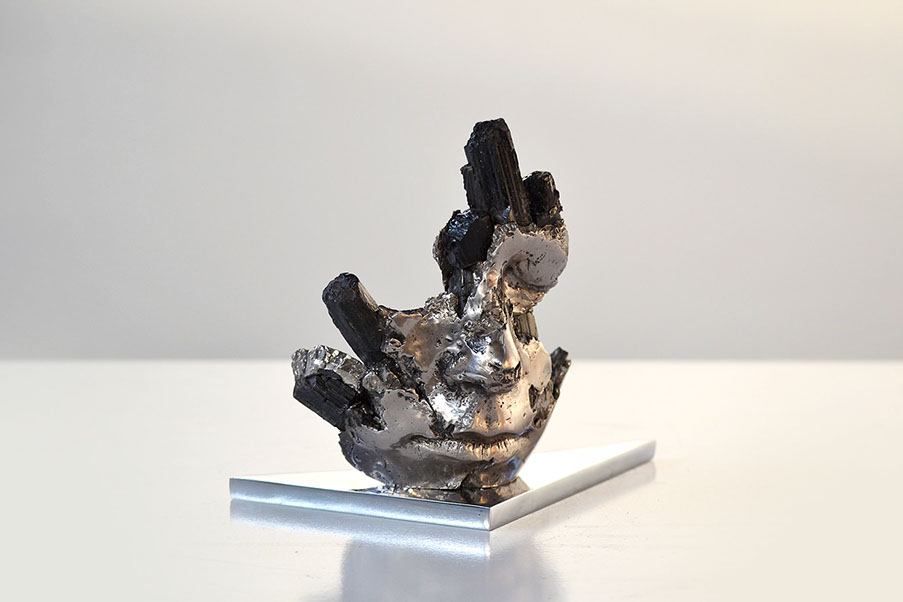 Giuseppe D'Angelo scultura un viso in bronzo e marmo emperador