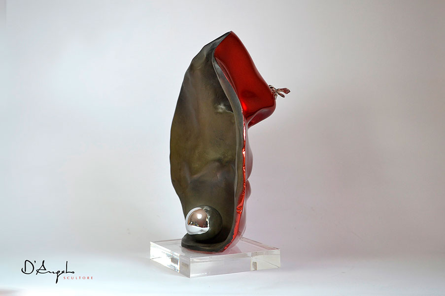 Giuseppe D'Angelo scultura in bronzo cromato rosso con ape in argento.