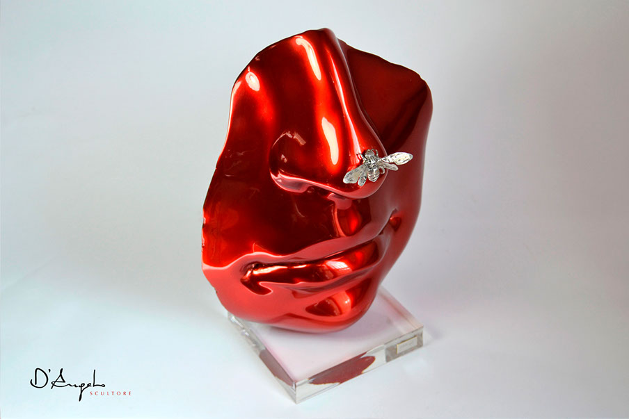 Giuseppe D'Angelo scultura in bronzo cromato rosso con ape in argento.