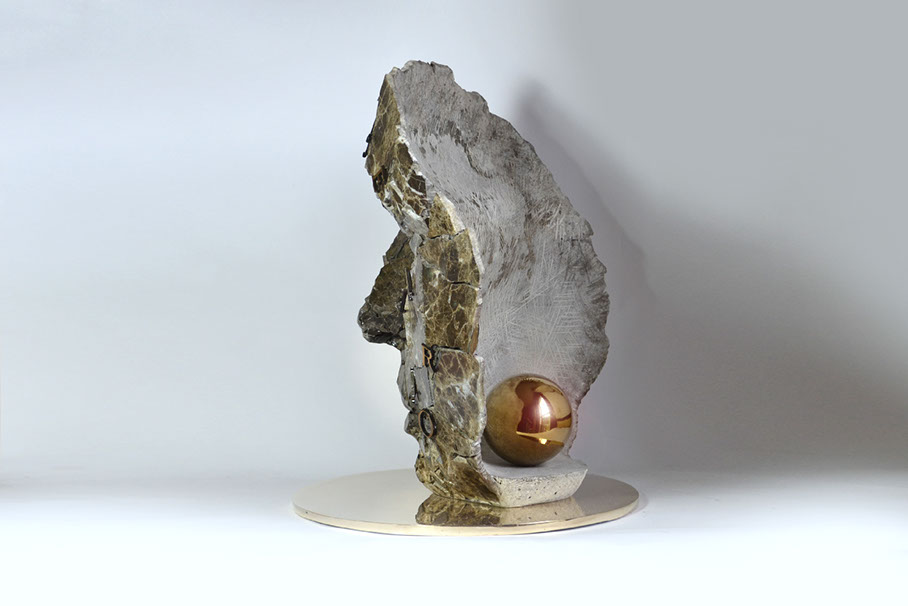 Giuseppe D'Angelo scultore, grande viso,&nbsp; opera in marmo emperador e bronzo sfera 