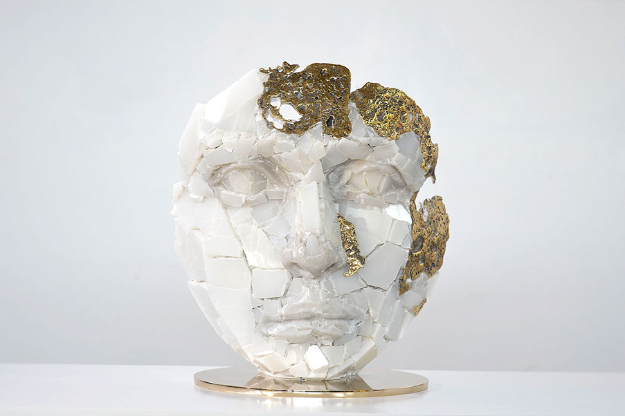Giuseppe D'Angelo scultura un viso in bronzo e howlite 