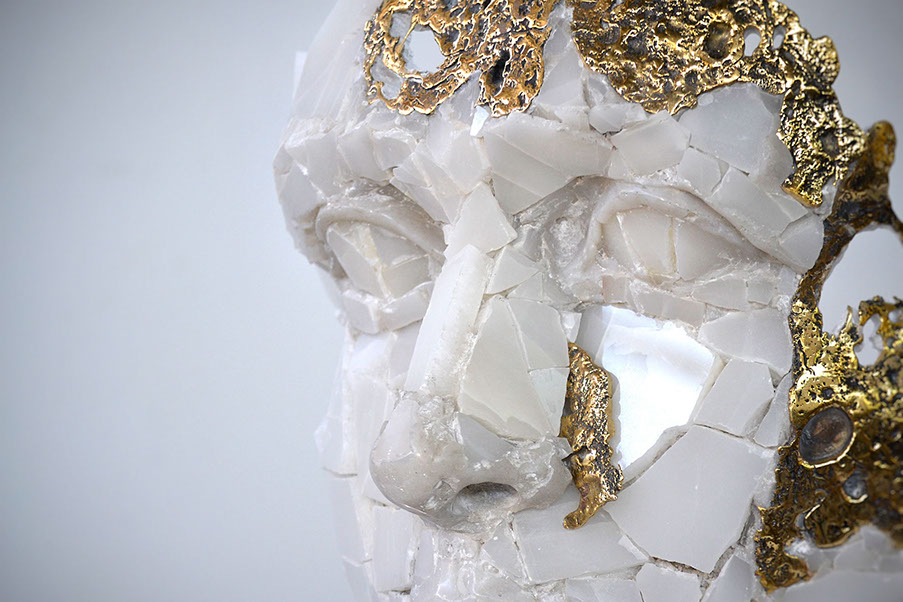 Giuseppe D'Angelo scultura un viso in bronzo e howlite 