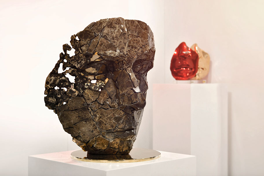 Giuseppe D'Angelo scultura un viso in bronzo e howlite 